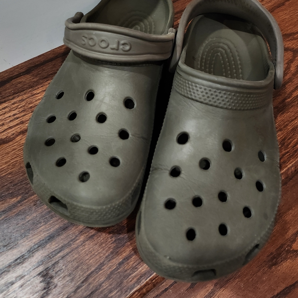 CROCS Classic Clogs in Brown